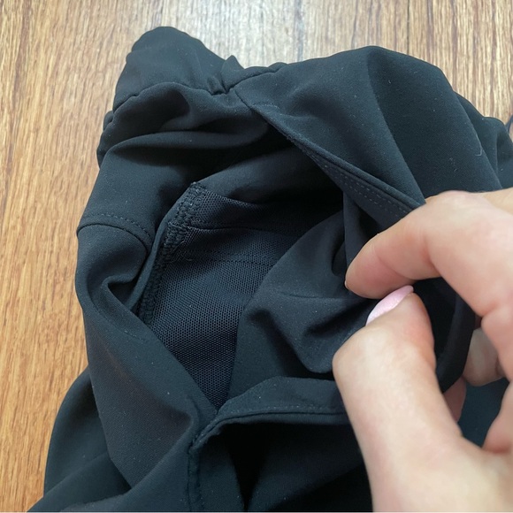 Lululemon On The Fly Pant *Woven 28" in Black Pants size 10 - Picture 15 of 16